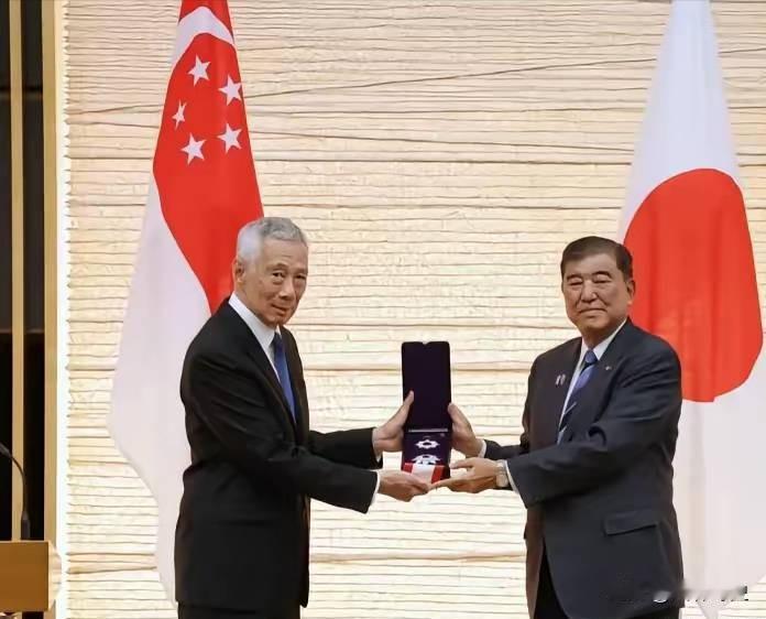 不知道大家有没有一种感觉

每次中日有摩擦的时候，有个国家却异常的安静，这个国家