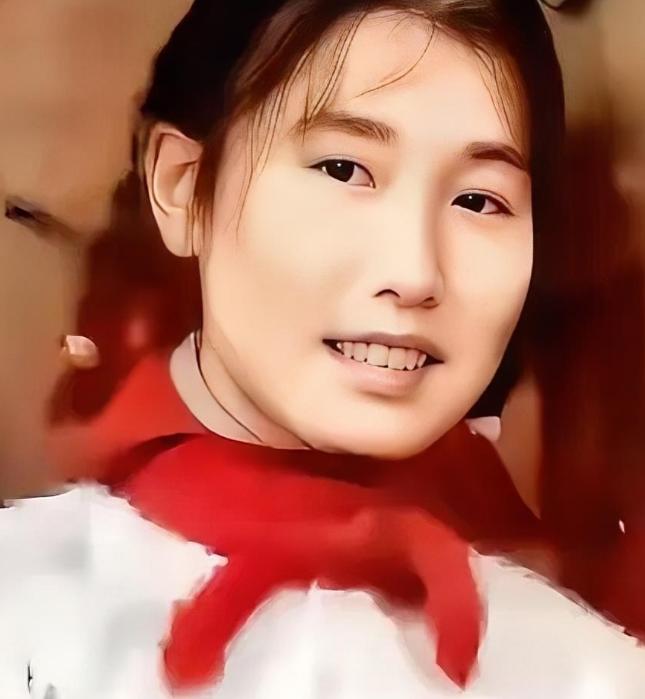 [微风]1973年，女知青黄丽萍带着农村丈夫回宁波探亲，没曾想，当丈夫看到墙上挂