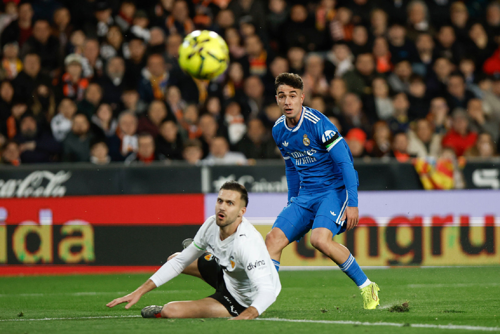 上半场比赛结束，瓦伦西亚0-0皇马。如何评价上半场？😴💤西甲联赛瓦伦西亚vs