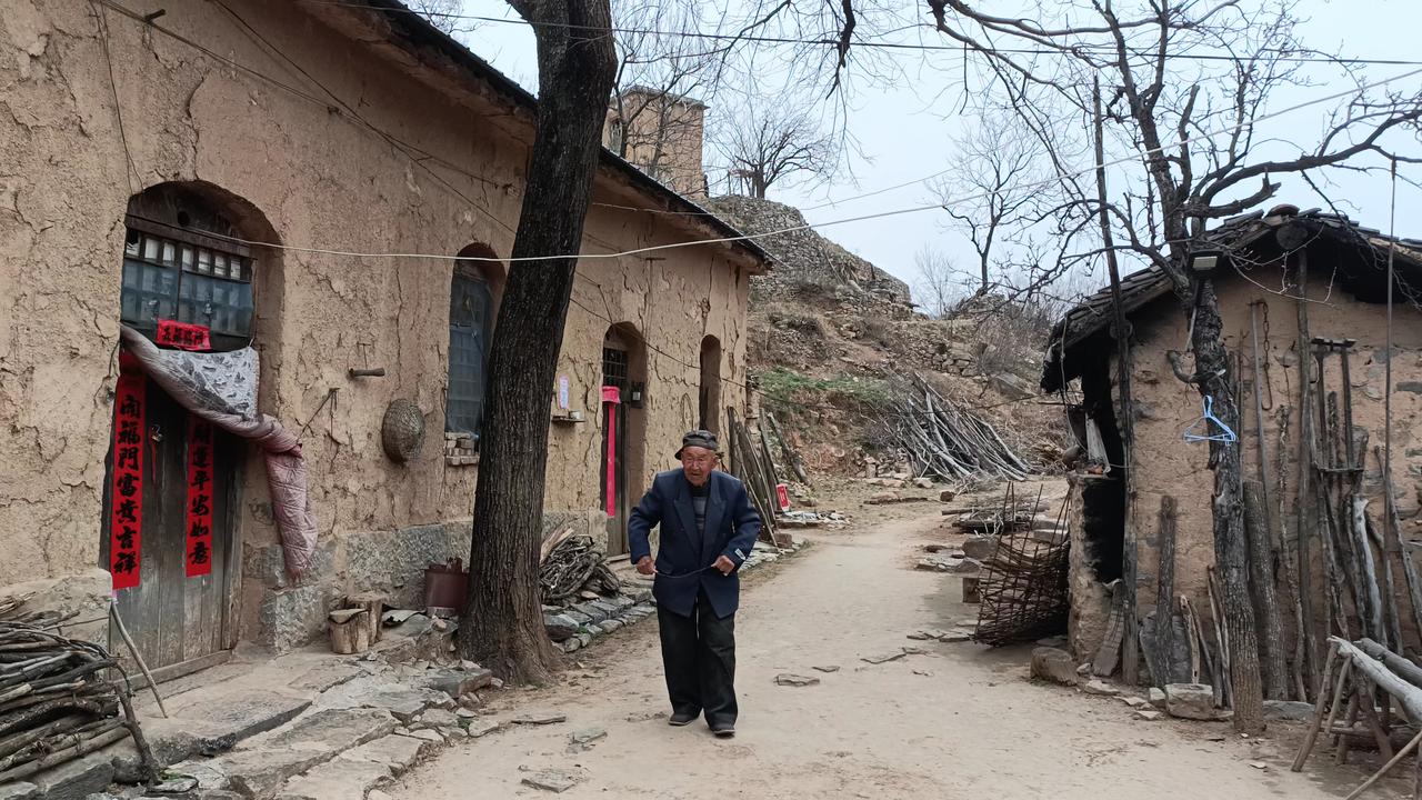 晒图笔记大赛在山西的大山深处，邂逅了一位90岁的老爷爷。他耳聪目明，声音洪亮，身