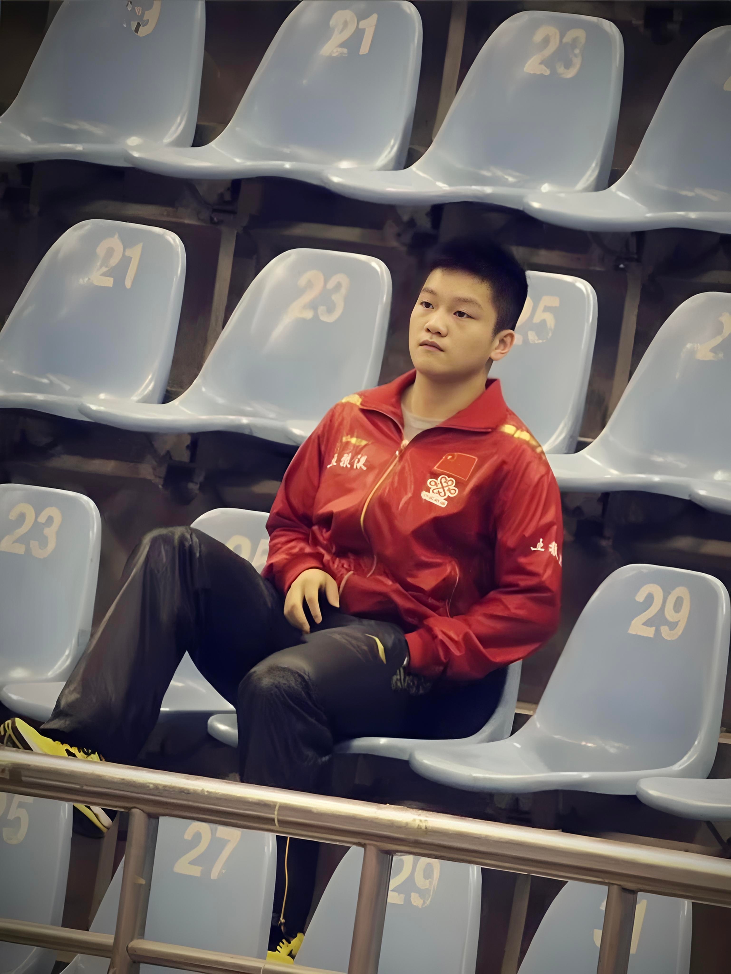 可爱不止于眼前的东哥，还有以前的小东。时光虽沉淀可爱从未变，从来都是更动人的模样