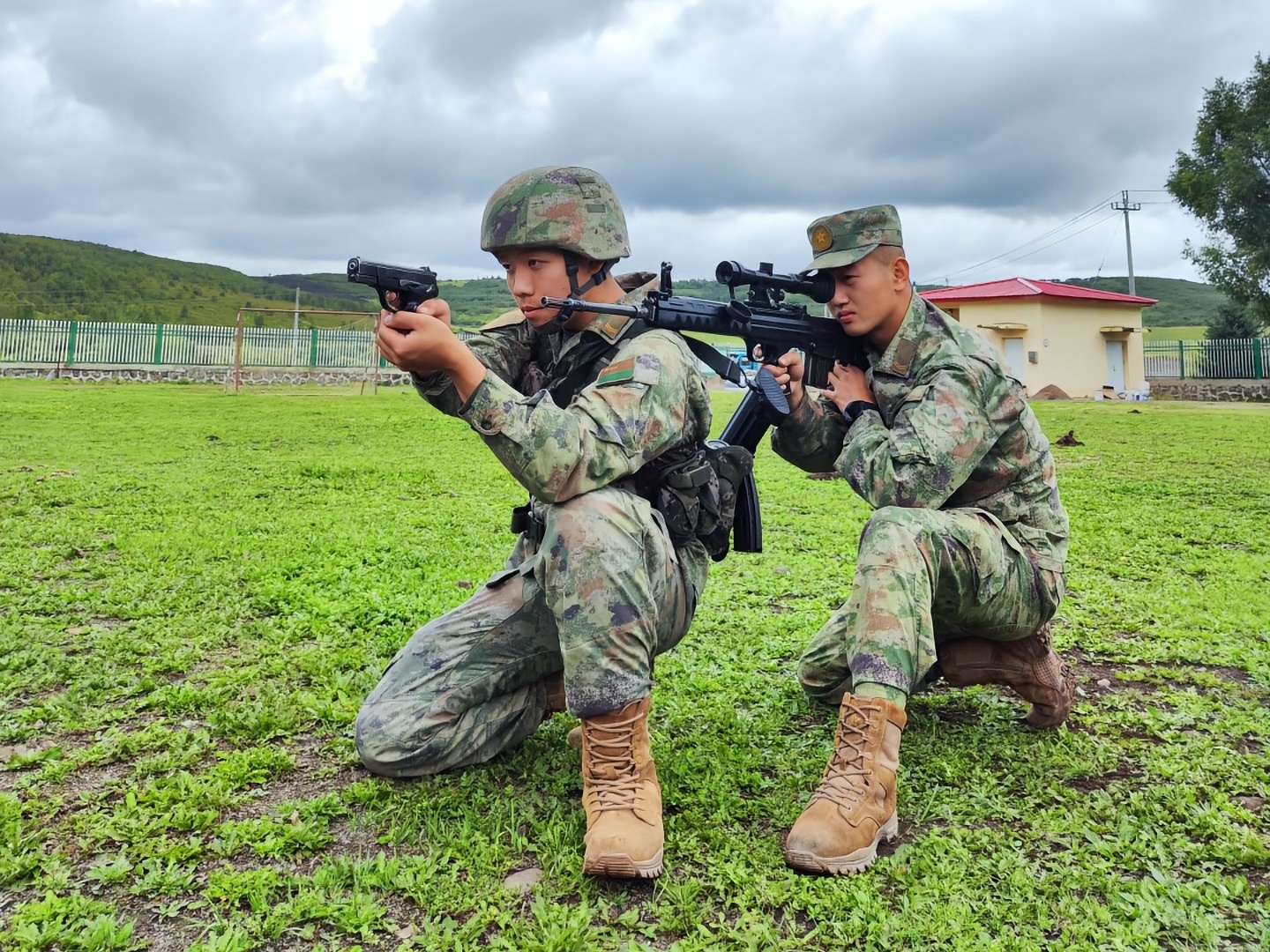 小口径虽然友好一些，但是离脸部和耳根比较近怕是也不行。 ​​​