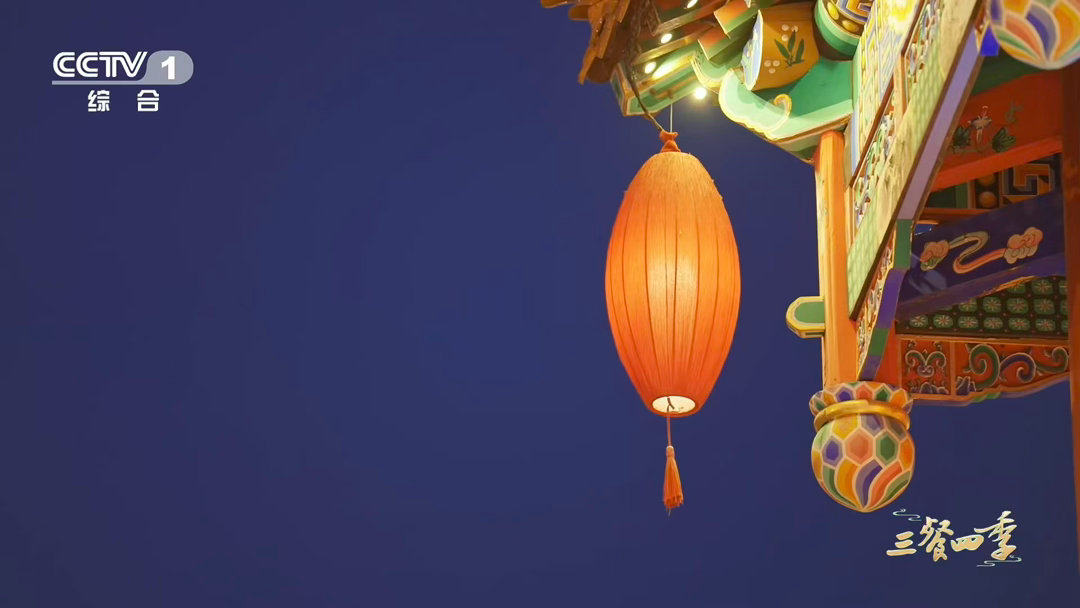 夏天夜宵三件套麻辣十三香蒜蓉小龙虾首选哪个 咸蛋黄咖喱桃花醉，现在小龙虾的口味都
