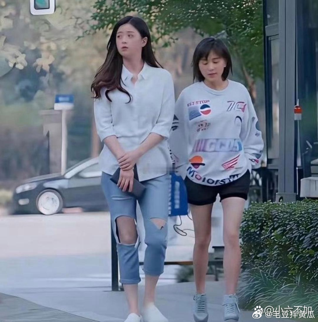 原来明星是这样拍的，怪不得王子文看着这么高的，哈哈哈哈 