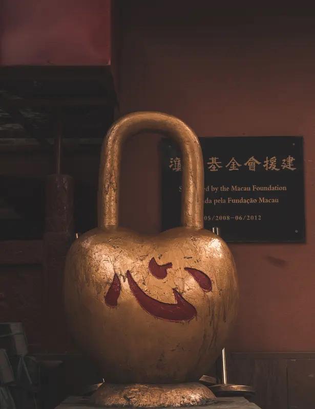 我超认同“人品重如山，良心比金贵”这句话！就拿身边的事儿来说，之前有个朋友做生意