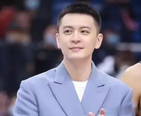 有一说一，中国男篮历史上，算的上是帅哥的仅有这5个球员！
1、杨鸣（38周岁，1