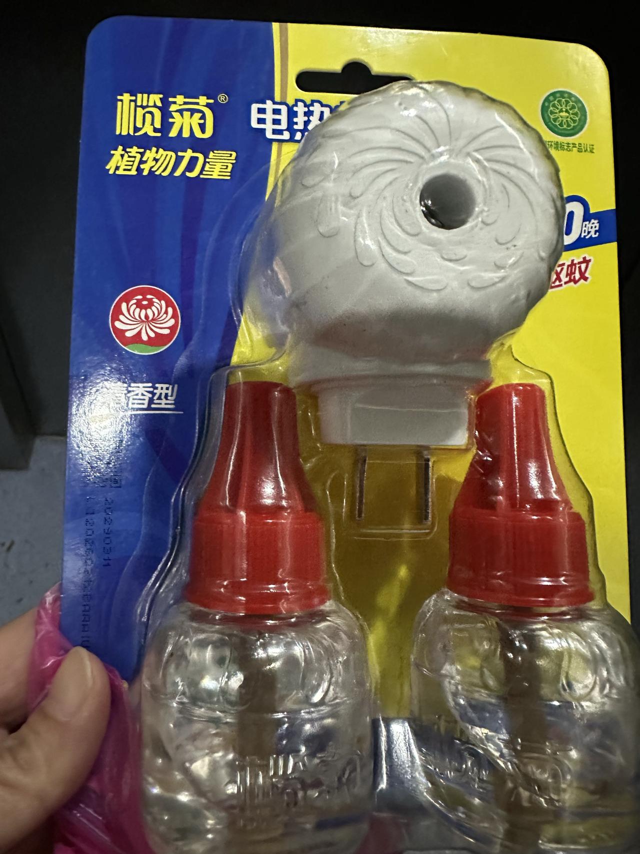 时序已过霜降，医院康养科里还有蚊子。

上午去看望二老，母亲一如既往坐在走廊休息