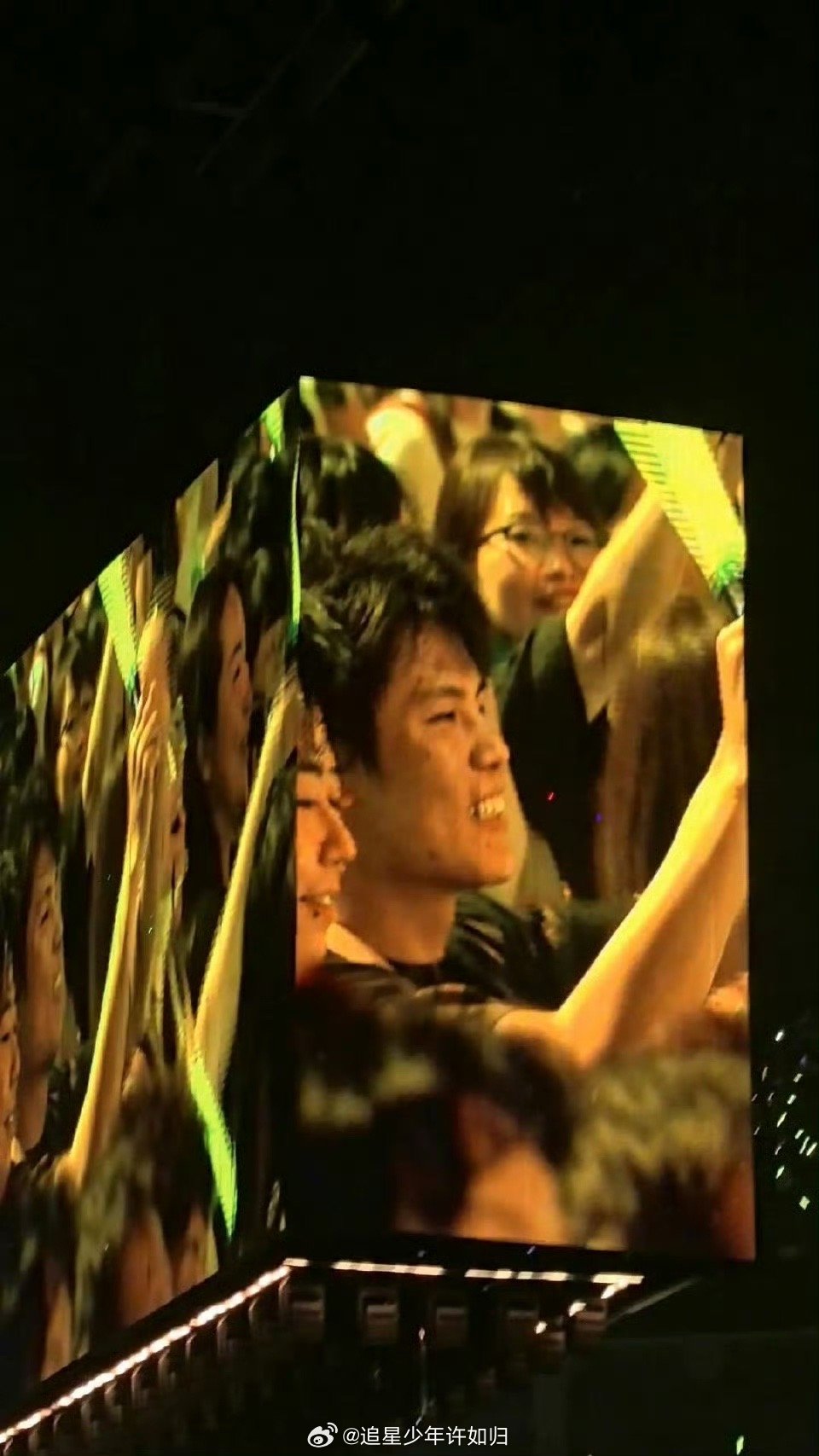 李宇春演唱会来了好多大王 现场嗨翻了！陈芋汐在台下互动，何广智跟着欢呼，龙丹妮与