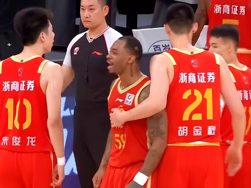 广厦扳回一城，连赢4场并不是没有可能

在0:3落后的情况下，广厦扳回一城，大比