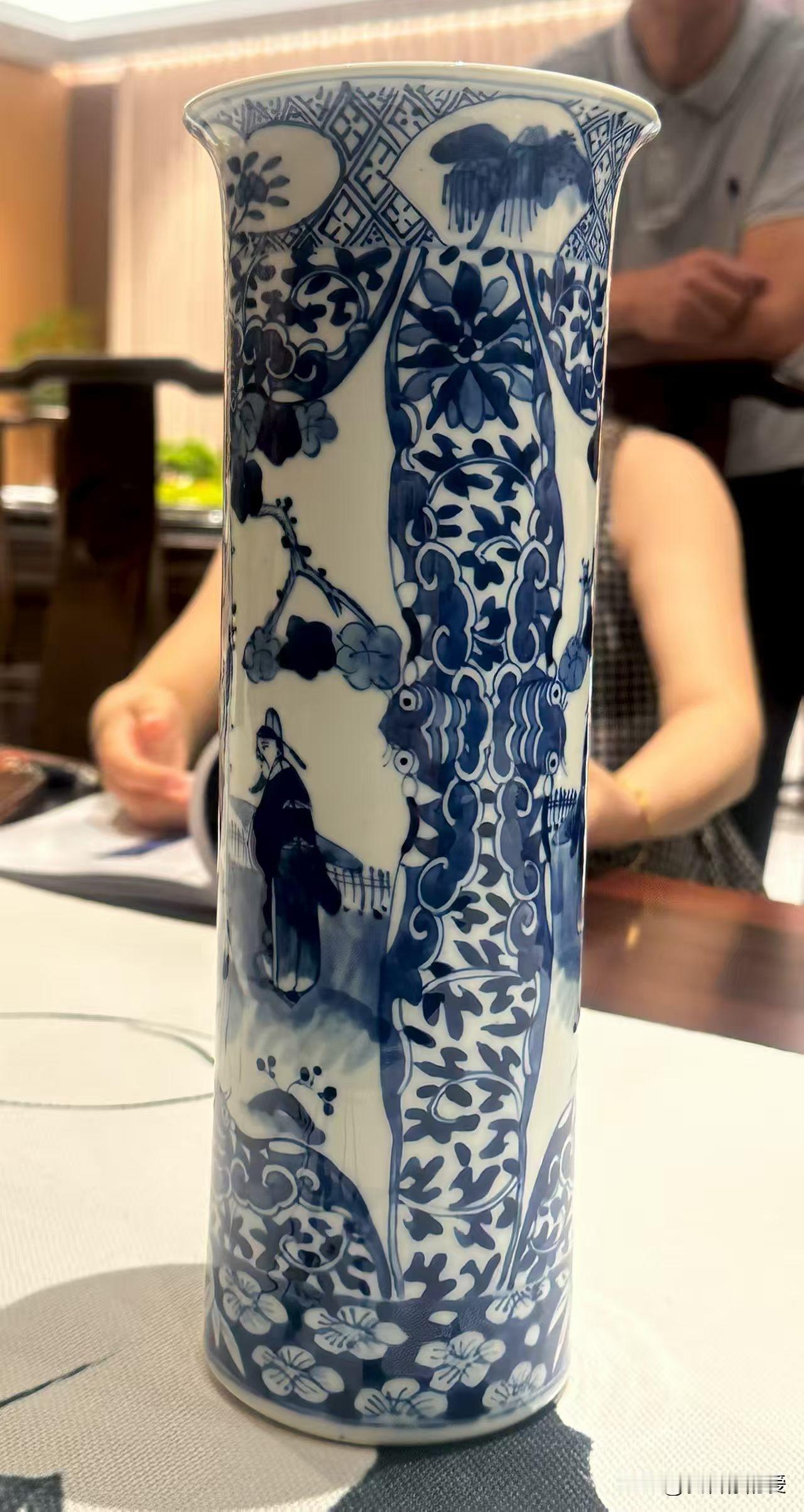 还有基层干事，扎根乡土、服务群众，日复一日的奔波劳碌，维持着社会的正常运转。他们