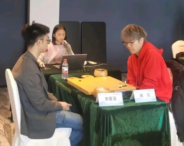 强势回归~
等级分重返第一
预选赛率先出线




第28届LG杯世界围棋棋王赛