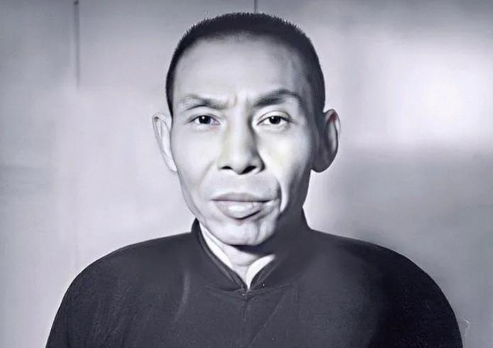 有人提出疑问，同样出身江湖帮会，司徒美堂和杜月笙到底谁更强？

直白来说，不要只
