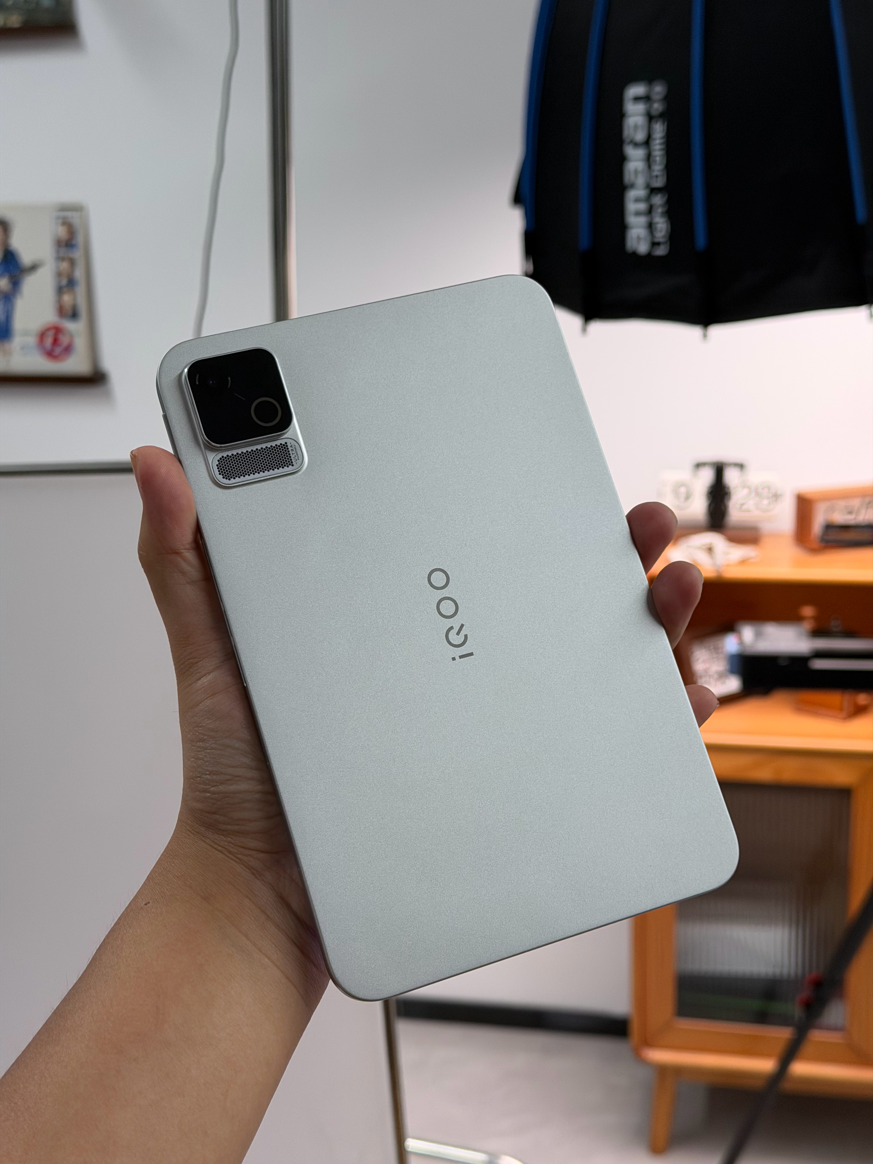 iQOO Pad Ultra是真不错，轻薄的机身锁定电竞属性。机身还配了一个散热