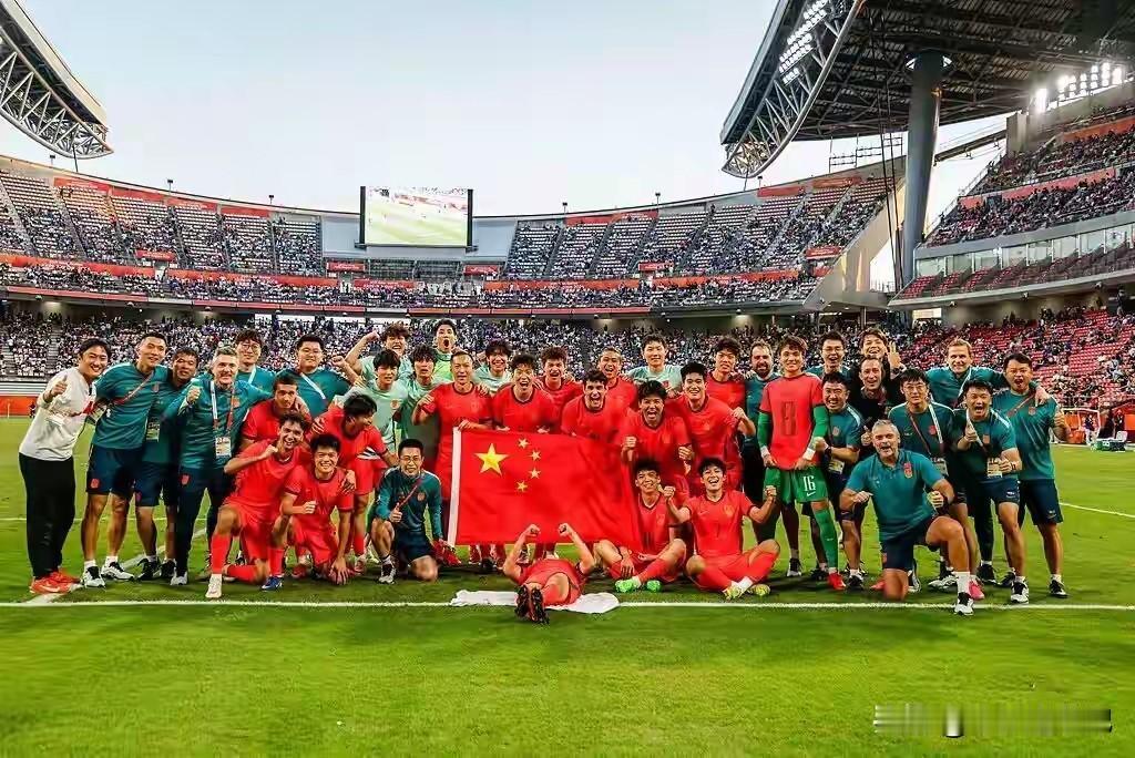 网上很多球迷看完U23拿到铜牌之后，提出一个想法：干脆成年国家队老队员直接退赛，