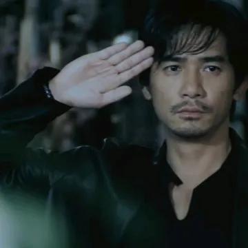 不要对身边任何人下定义
因为利益和人心是变化无常的
人性法则是 要看透人心 莫把