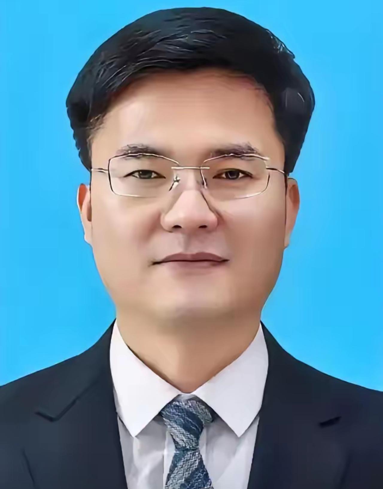 看到王正儒被查，我是一愣！这人太年轻，太聪明，太幸运，也太帅气了，怎么好好的就走