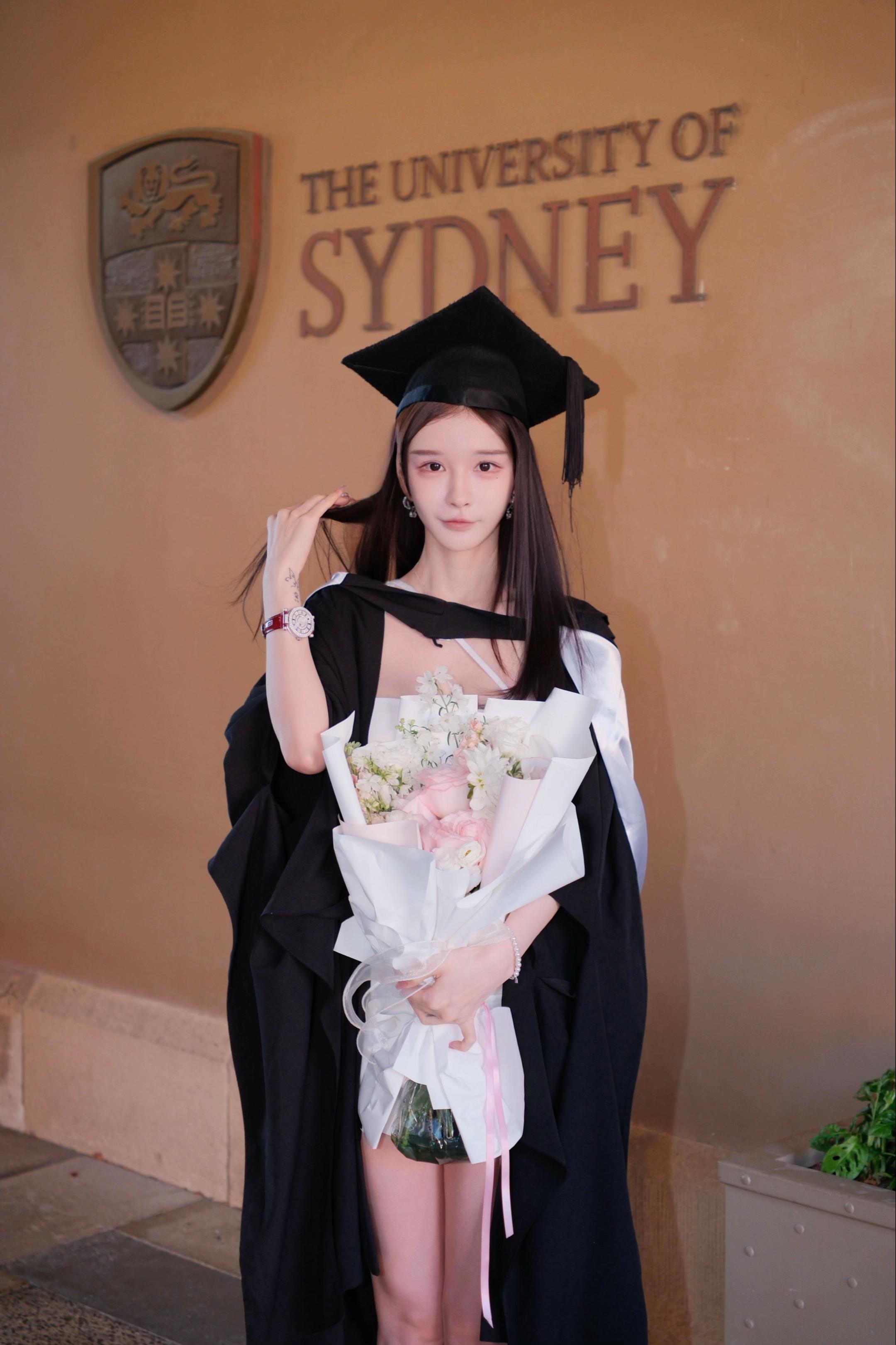 🎓✌︎>ᴗ<🗞✧人生总会虽迟但到。