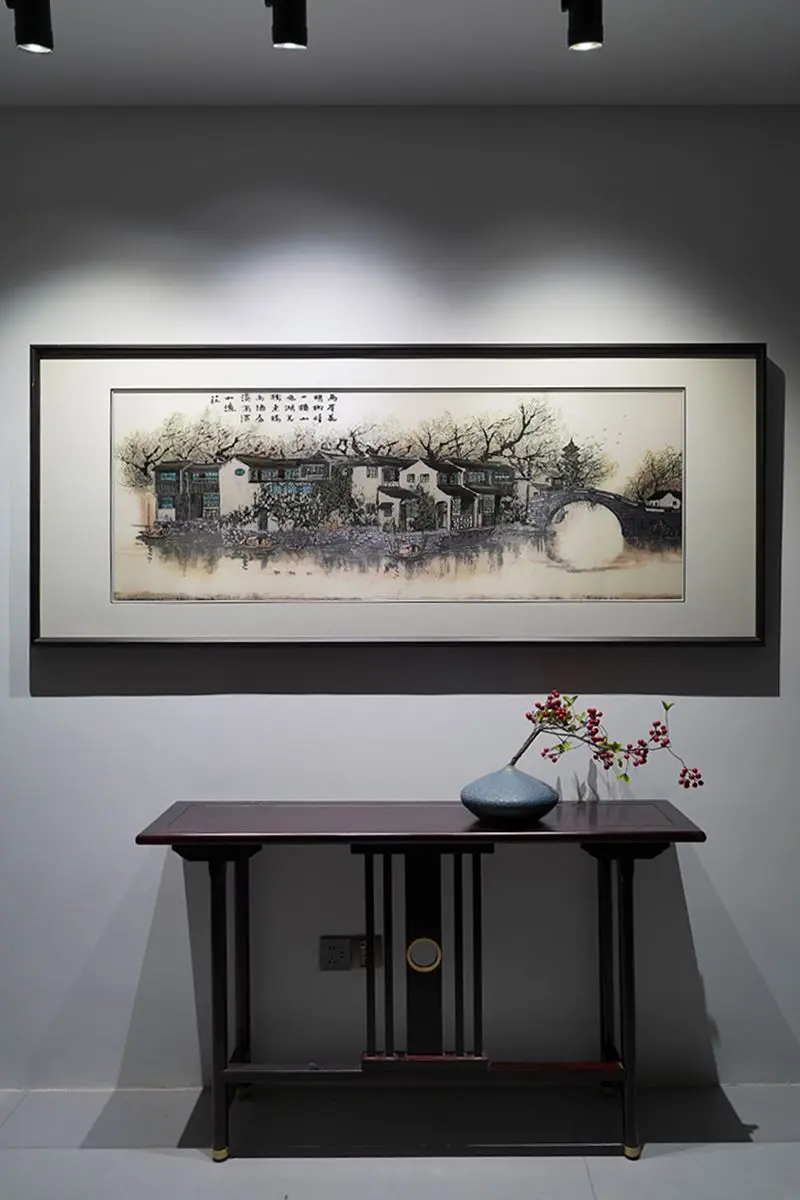 烟桥枕水人家静，细水绵长万事宁 柔丝绣烟雨江南，走线分屋宇规整、石桥苍...