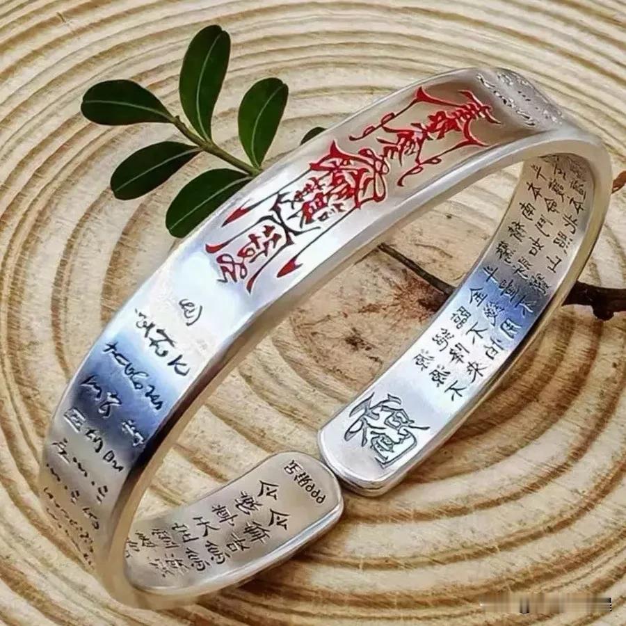 男人你长点心吧，
你的老婆突然间对你忽冷忽热，
十有八九是外面有情人了。
男人你