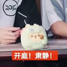 你们不觉得这个小玩意拿着根小棒槌很可爱吗 