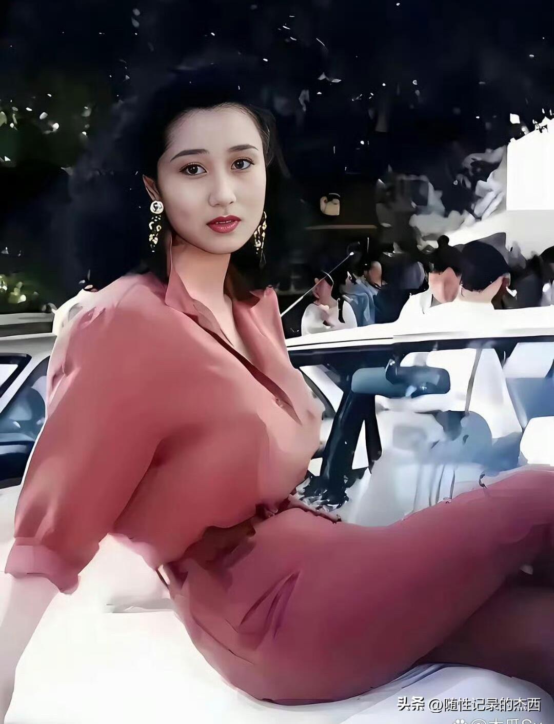 利智长大了之后颜值没有想象中的高，感觉还没有她小的时候眉清目秀，颜值也没有黄秋燕