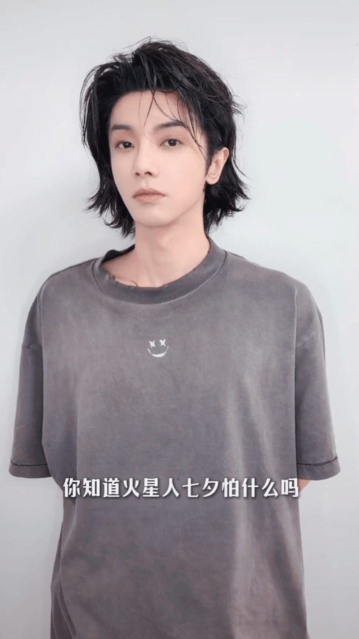 萌萌地听人说话还踮踮脚咋这么萌啊这小东西萌而不自知