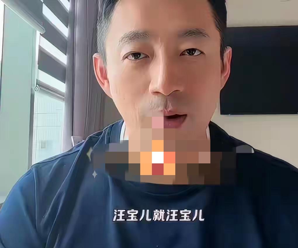 直播间里也在闹。他在镜头前骂。怪她卖货不准。她坐在旁边补妆。眼皮都不抬一下。像个
