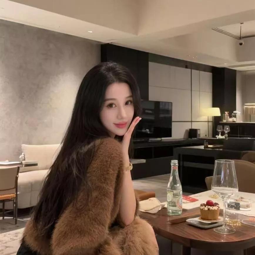 优雅宅女，享受午后时光