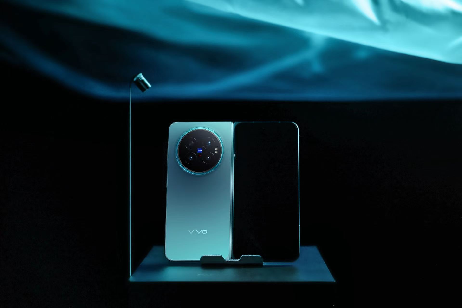 看一下vivo这次新的手机，vivo X Fold 6  vivo X Fold