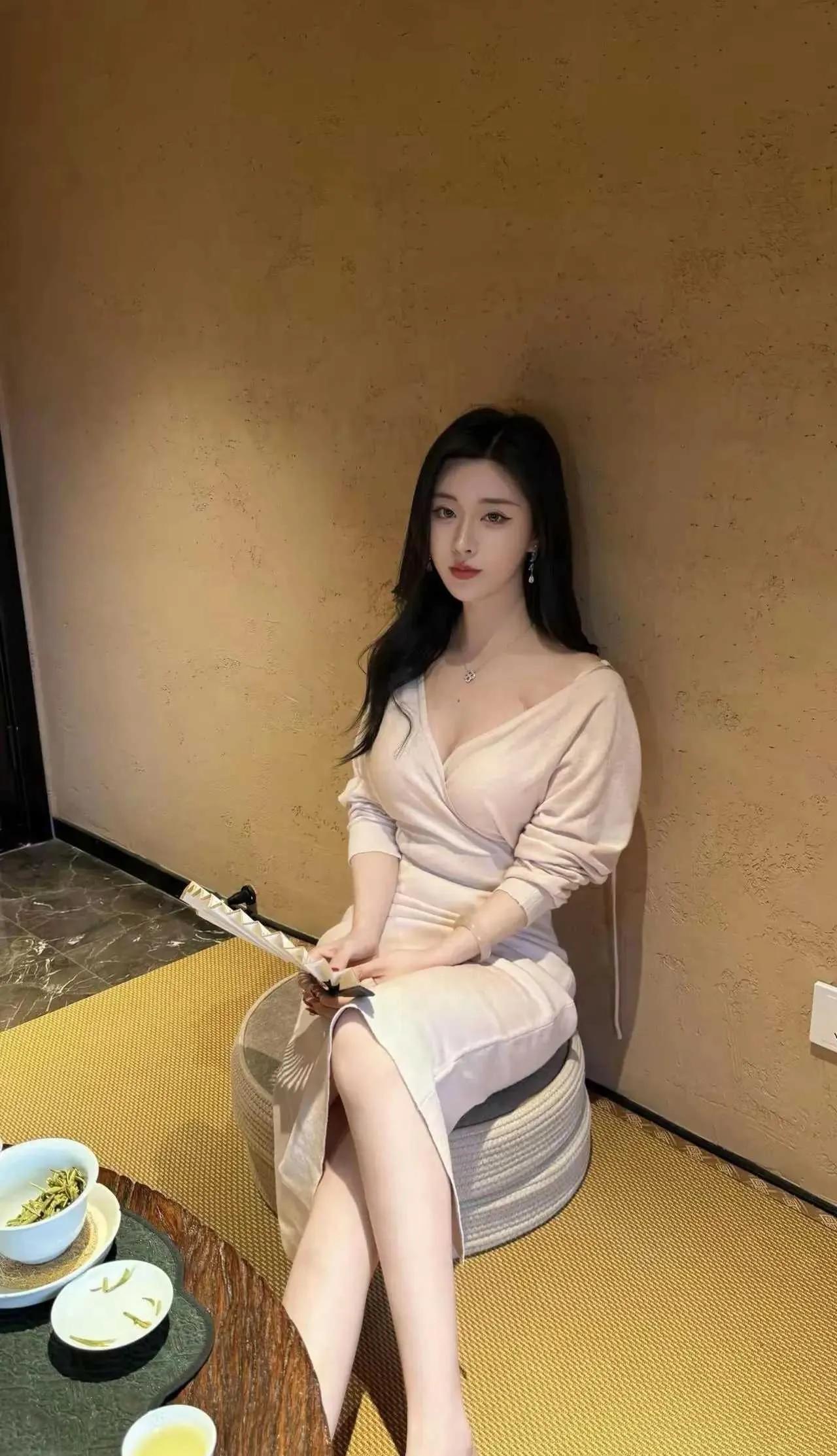 如此尤物，真是令人大饱眼福！