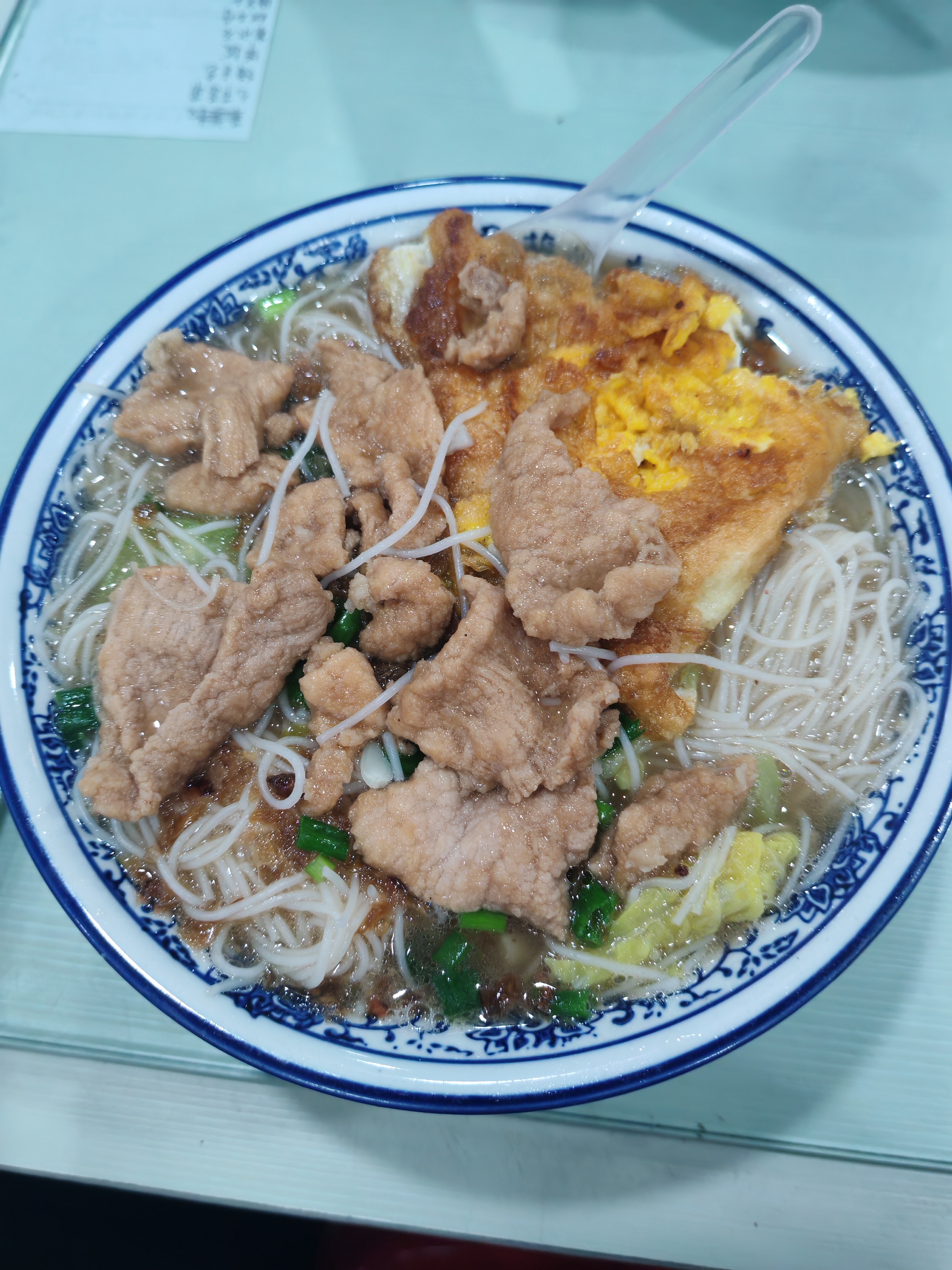 下雨天来一碗热热的米粉汤 舒服舒服