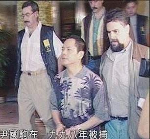 2012年，“澳葡末期教父”崩牙驹终于刑满出狱。身无分文的他想到了昔日小弟洗米华