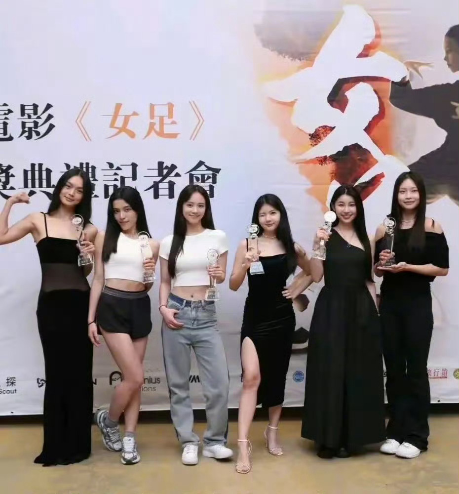 周星驰功夫女足定档忽然想起一件事，周星驰当时在台湾海选的这几个人，电影里有没有她
