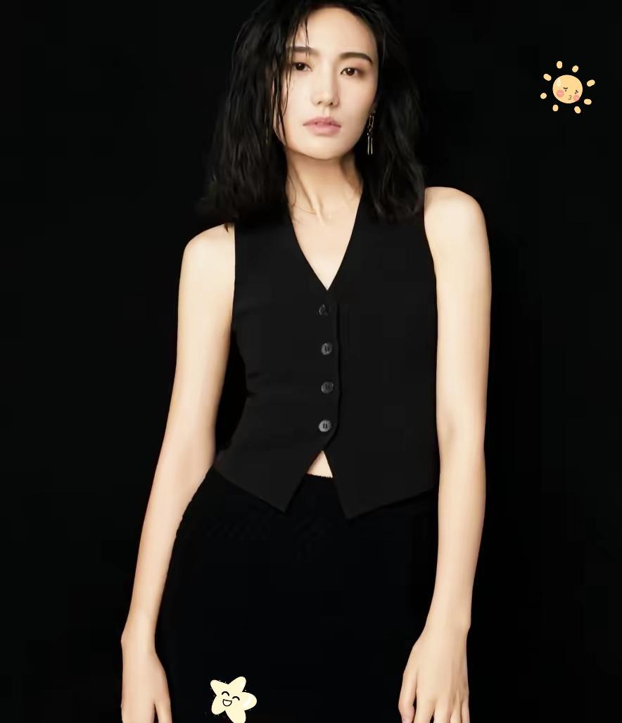 如今最让海哈金喜安心的，
不是全网夸李亚鹏，
也不是网友催复合，而是
他用实打实