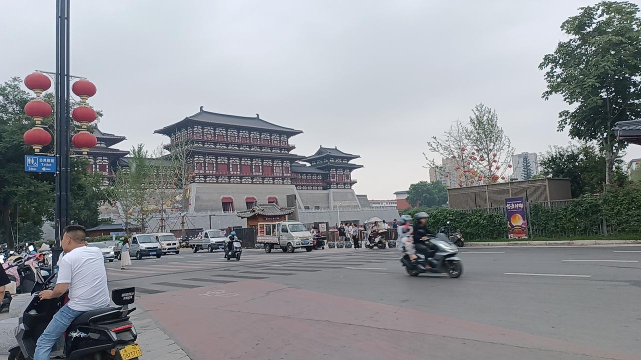 允许证券从业人员买股票的国家：
美国、英国、澳大利亚、加拿大、新加坡、香港……