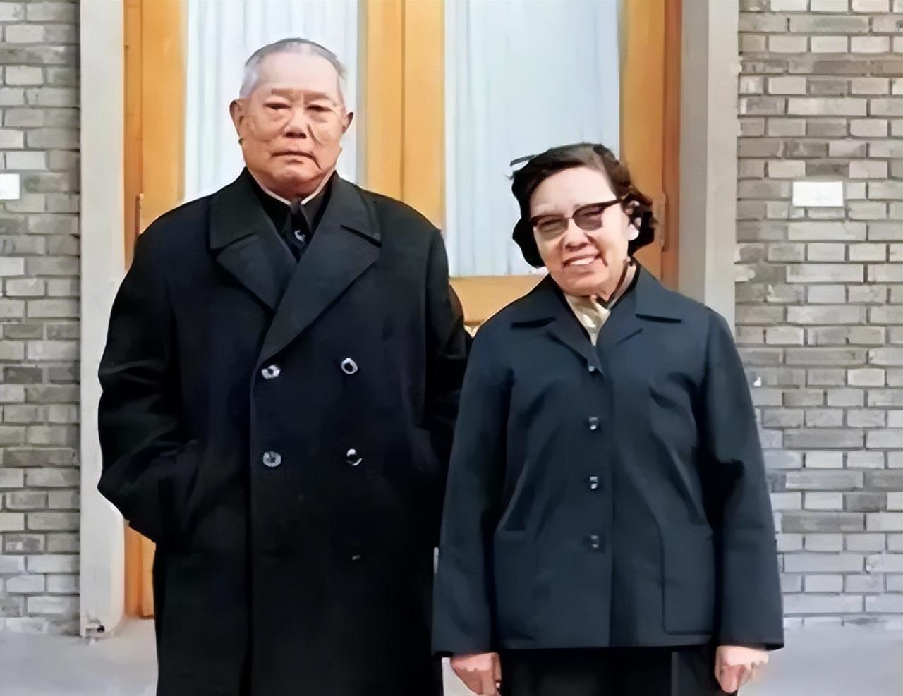 她大学毕业就结婚，丈夫后来成为国家主席，如今100岁身体硬朗

在历史长河中，无