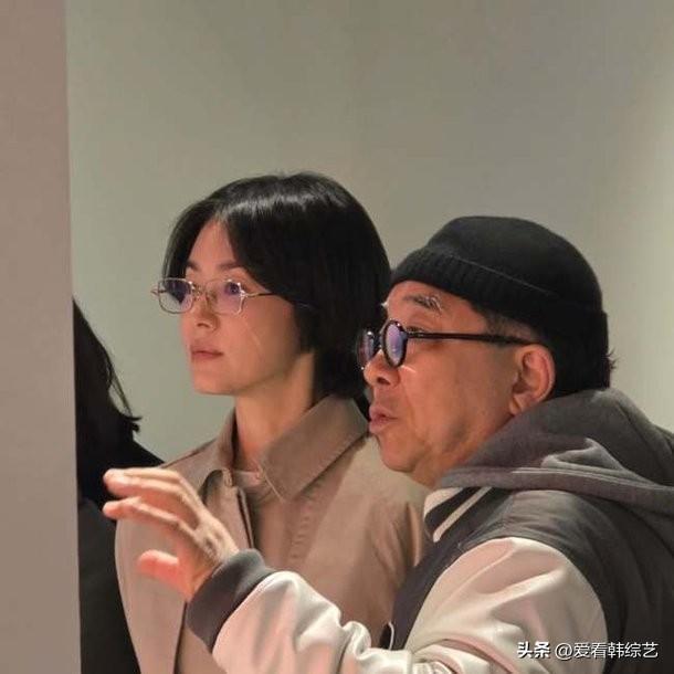 31日，演员宋慧乔在Instagram上传了多张照片，并配文“谢谢邀请”。公开的