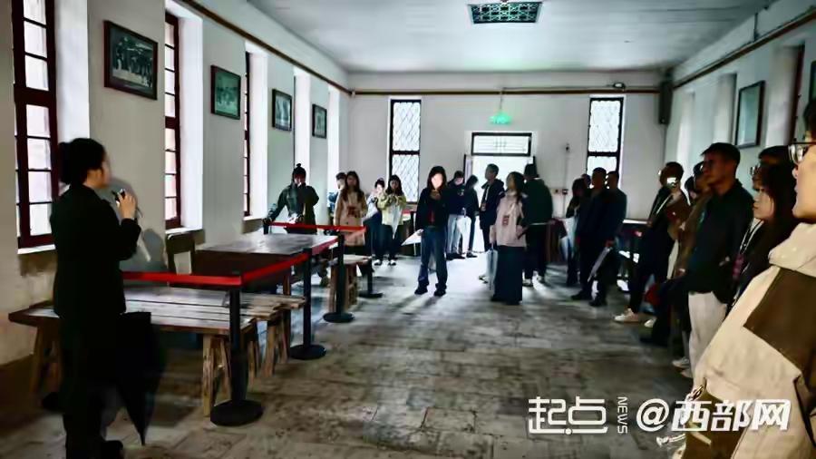 延安是中国革命的圣地。党中央在延安的十三年，培育形成了光照千秋的延安精神，留下了