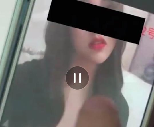 成都郫都，30岁男子张某，闲着没事浏览涉黄网站。网站客服主动上来搭话，说充值之后