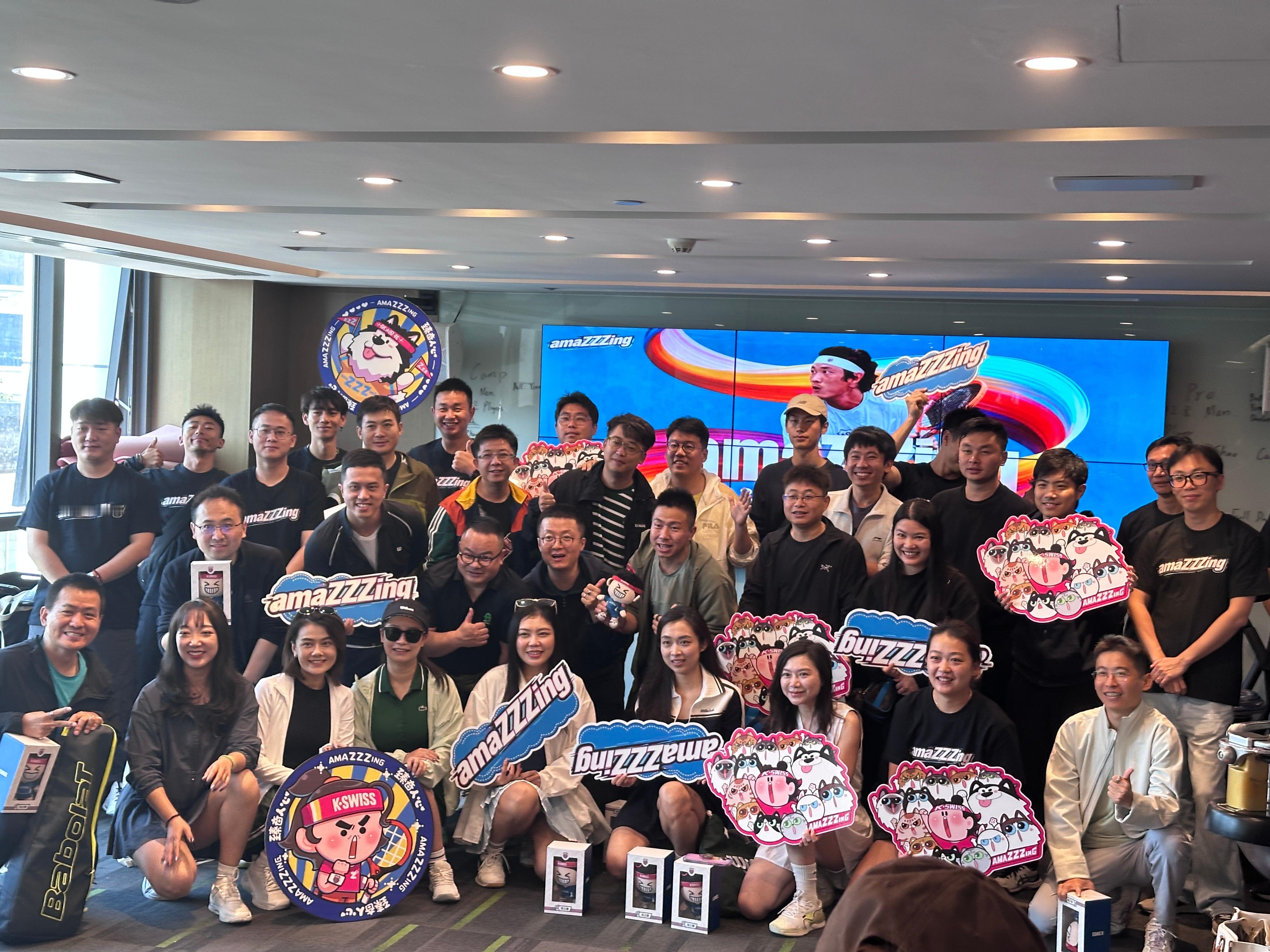 今年张之臻东莞冬训的一大特别之处，是开办了一期针对成人的网球体验营，为期五天。体