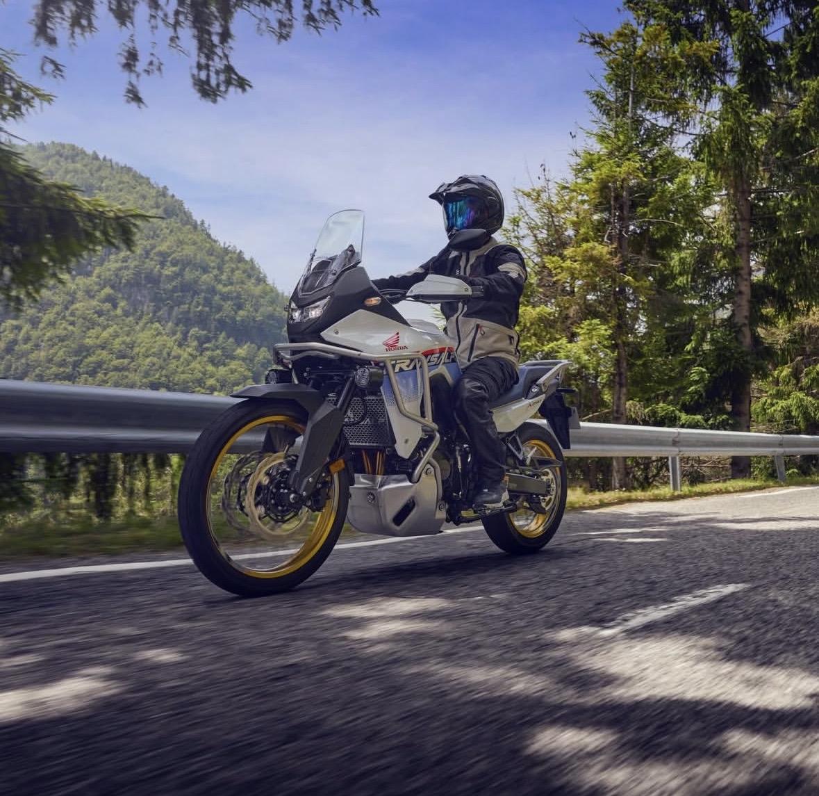 把身体照顾好，把喜欢的事做好，把重要的人带好。春会来事会顺，人会好花会开，你想要