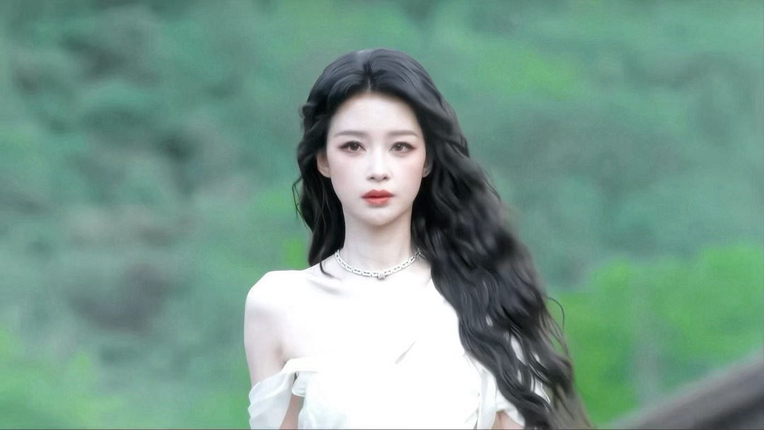 孙怡美晕我了 极致的镜头表现力，搭配逆天颜值。孙怡VOGUE红毯慢镜头帧帧出彩，