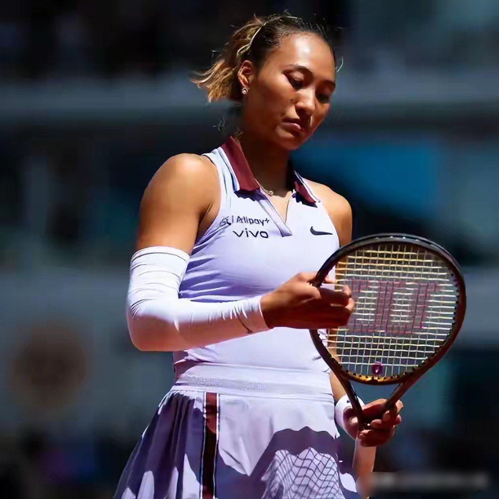 北京时间4月8日凌晨，网球界突发重磅消息：“中国一姐”郑钦文官宣退出WTA500