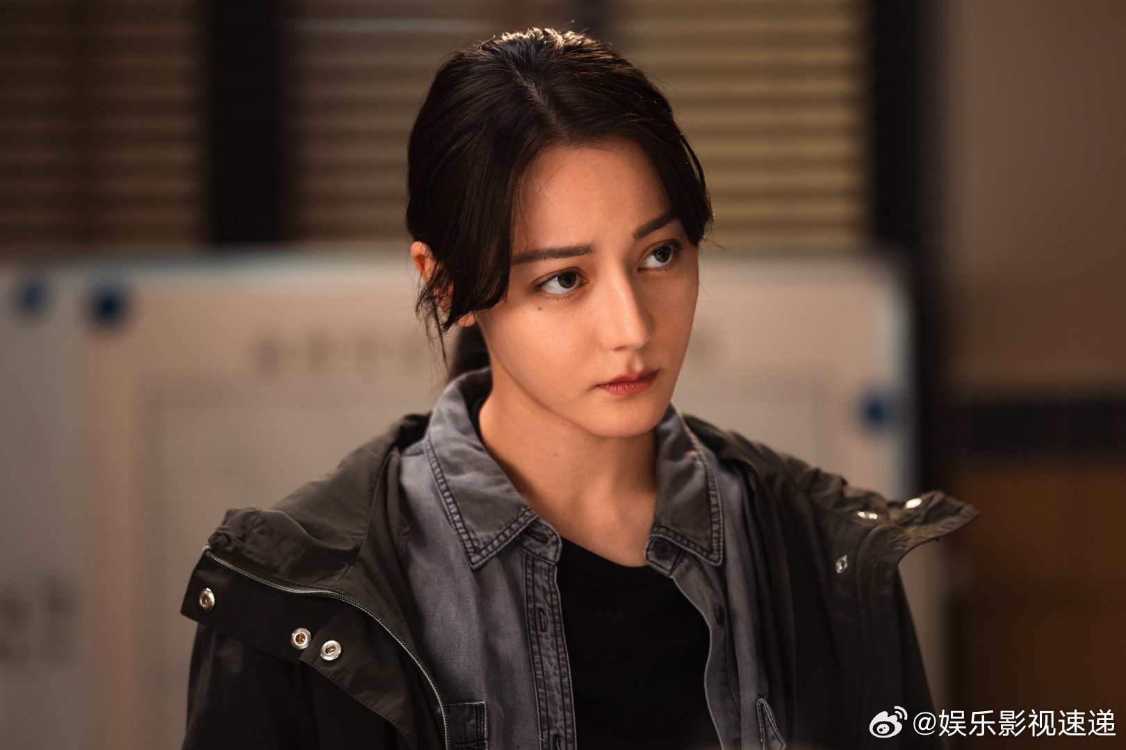 迪丽热巴不是救赎感是真救赎 看《利剑玫瑰》里邓妍救人那段，真的被戳到了。两集救四