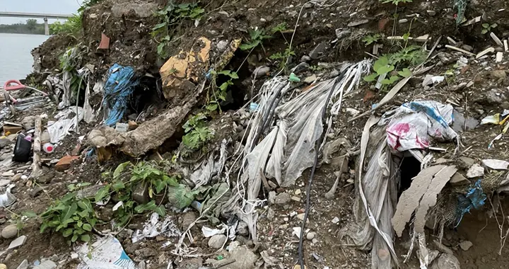 谁向永定河岸抛撒建筑装修垃圾？记者探访，相关部门已介入