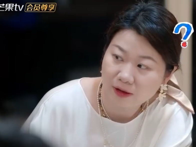 秦岚沈月否认背着王鹤棣建小群秦岚沈月被问到是不是背着主理人建了小群，咱岚姐月子：