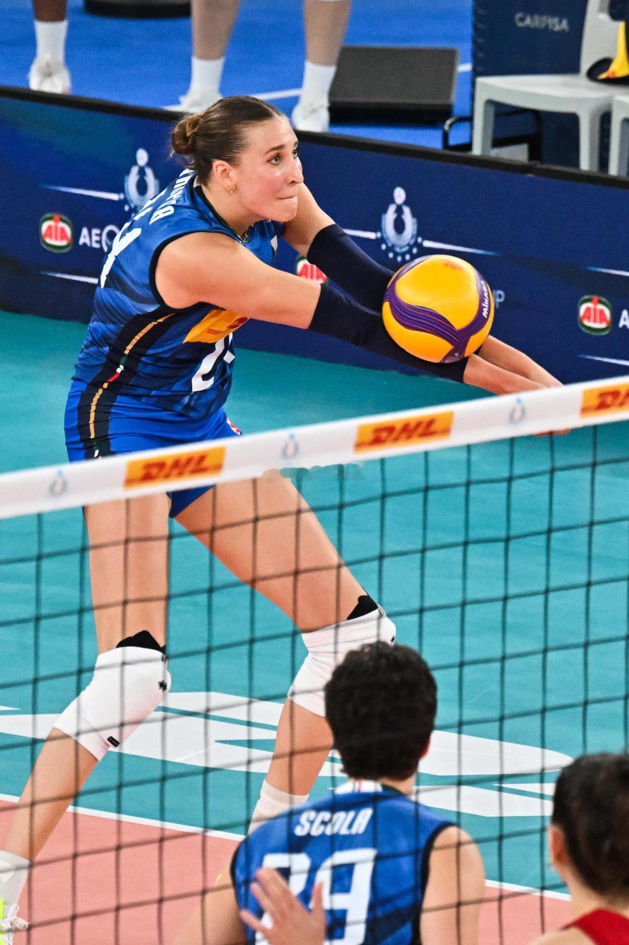 安特罗波娃国家队主攻位置首秀（意大利3-1土耳其）22分（38扣17中1失误3被