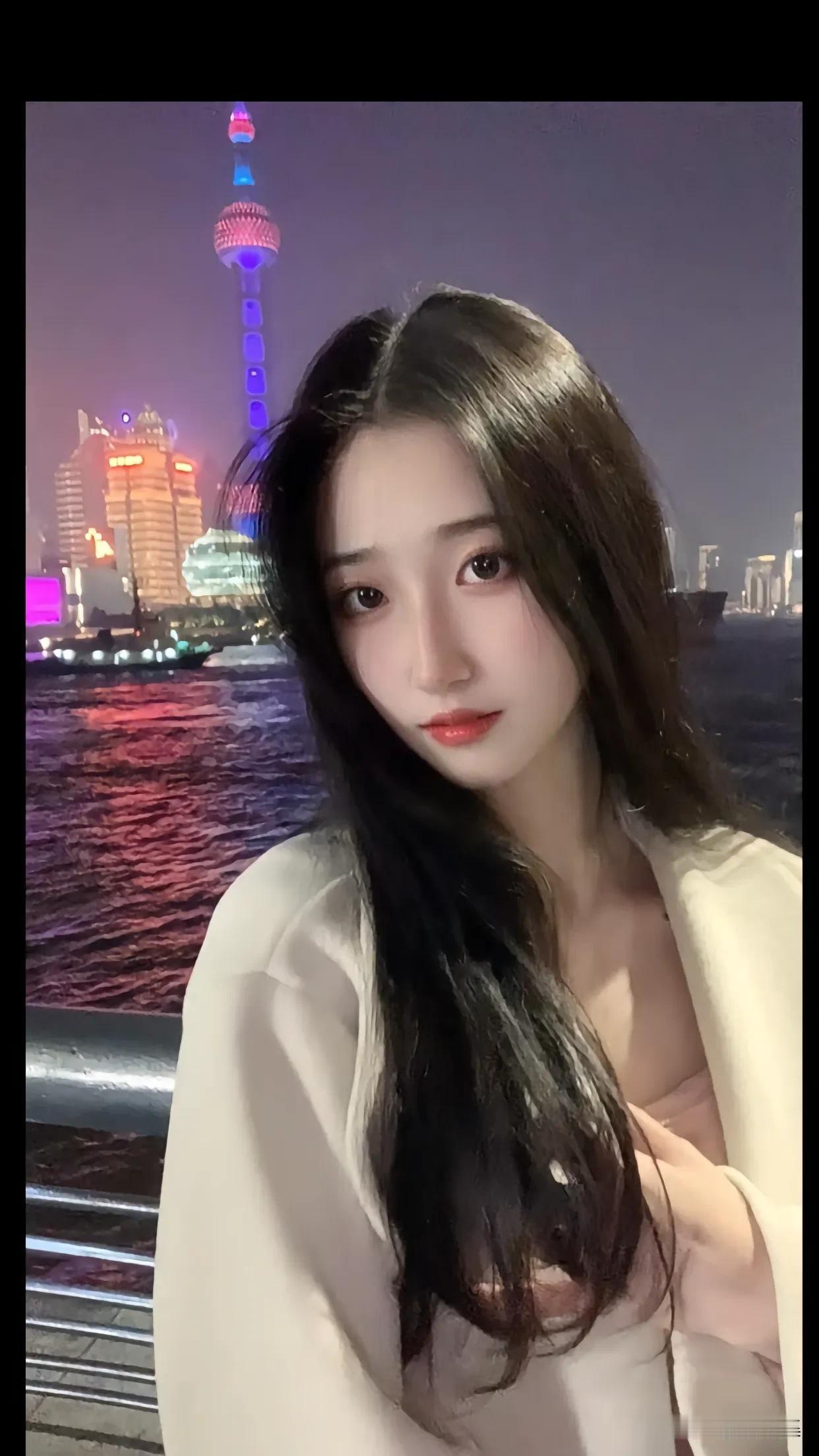 夜游外滩，灯火阑珊，美不胜收！🌃✨
