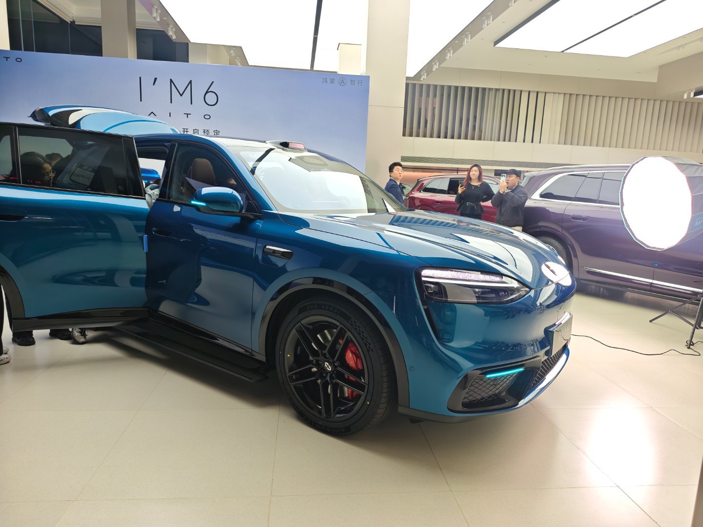 问界M6 实车看了，比图片好看啊，很大很有气场