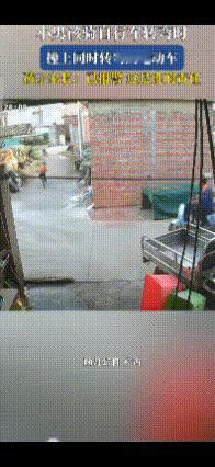 这谁的责任啊
一个小孩骑自行车
和一个男子骑着电动车
在一个拐弯处相撞了
看了视